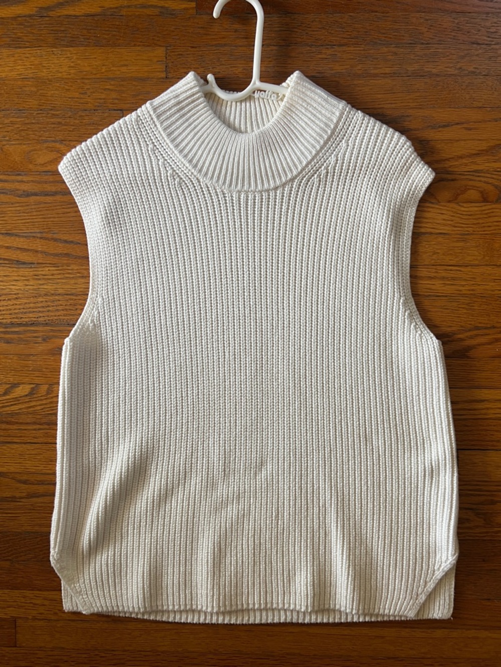Abercrombie & Fitch Cream Ribbed Mock-Neck Sweater Vest